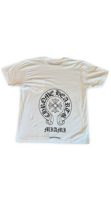 MIAMI EXCLUSIVE WHITE HORSESHOE SHORT SLEEVE POCKET TEE