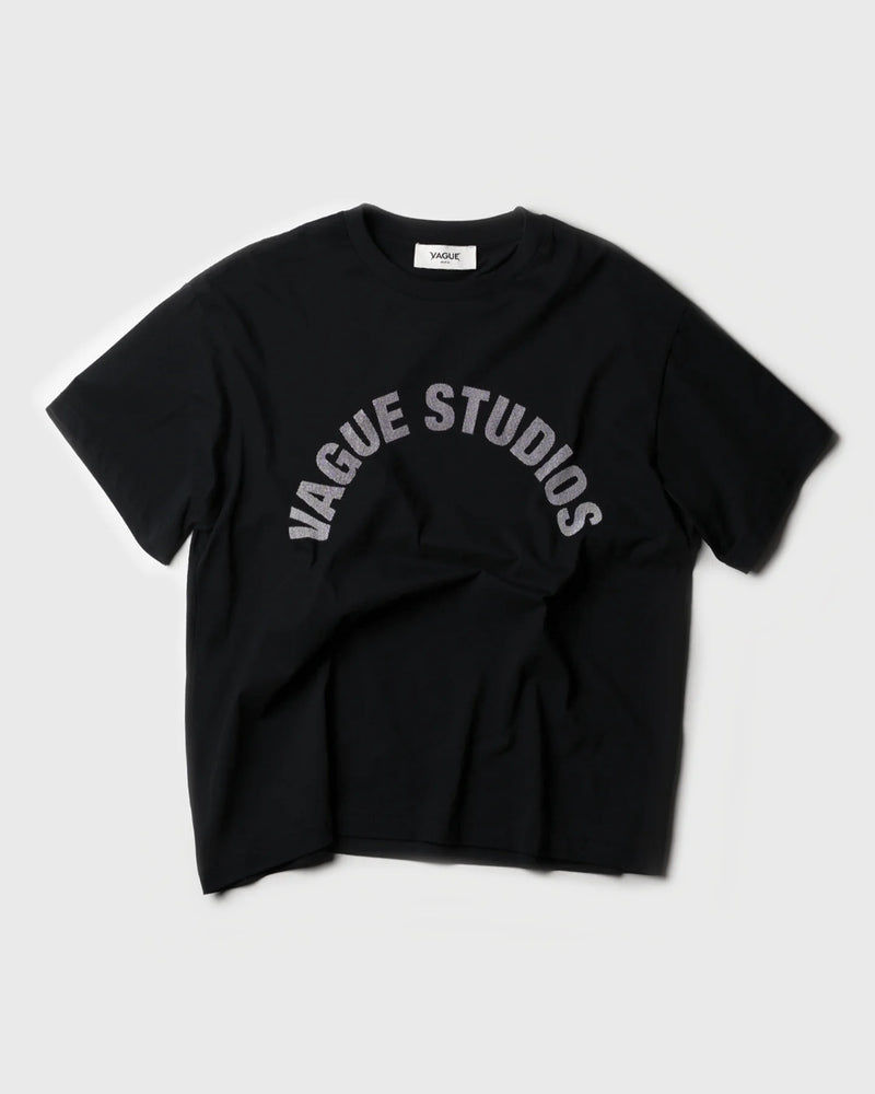 VAGUE STUDIOS ‘COLLEGIATE TEE’ [BLACK]