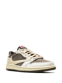 NIKE AIR JORDAN 1 RETRO LOW OG TRAVIS SCOTT “REVERSE MOCHA” SNEAKERS