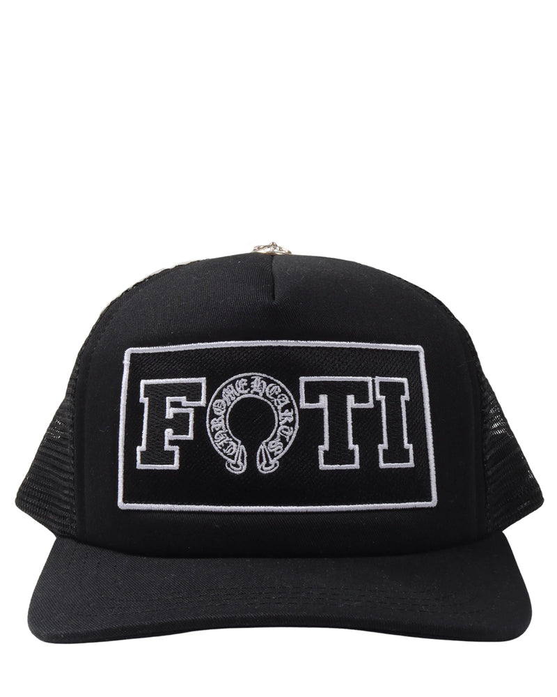 CHROME HEARTS FOTI HORSESHOE LOGO TRUCKER HAT