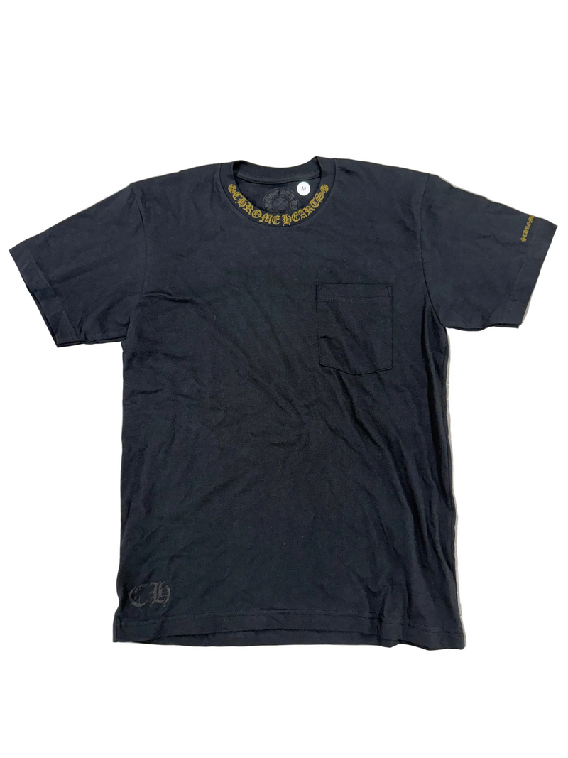 CHROME HEARTS NECK LOGO POCKET TEE OLIVE